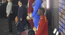 -包含田径颁奖仪式，体育精神深深感人的词条