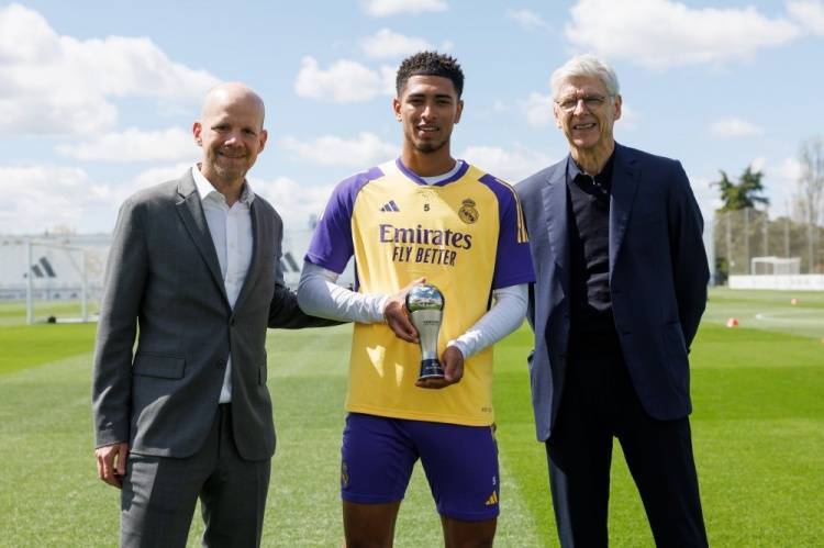 包含联盟颁发最佳阵容奖项,球员纷纷获奖受认可的词条 包含联盟颁发最佳阵容奖项,球员纷纷获奖受认可的词条