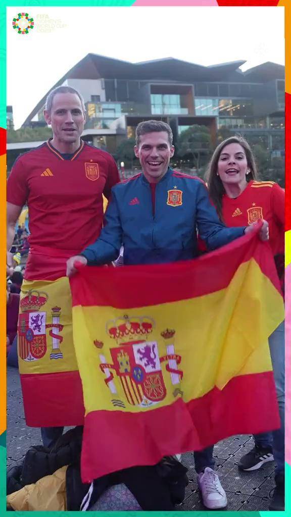 欧洲女足联赛开幕,球迷热情 欧洲女足联赛开幕,球迷热情