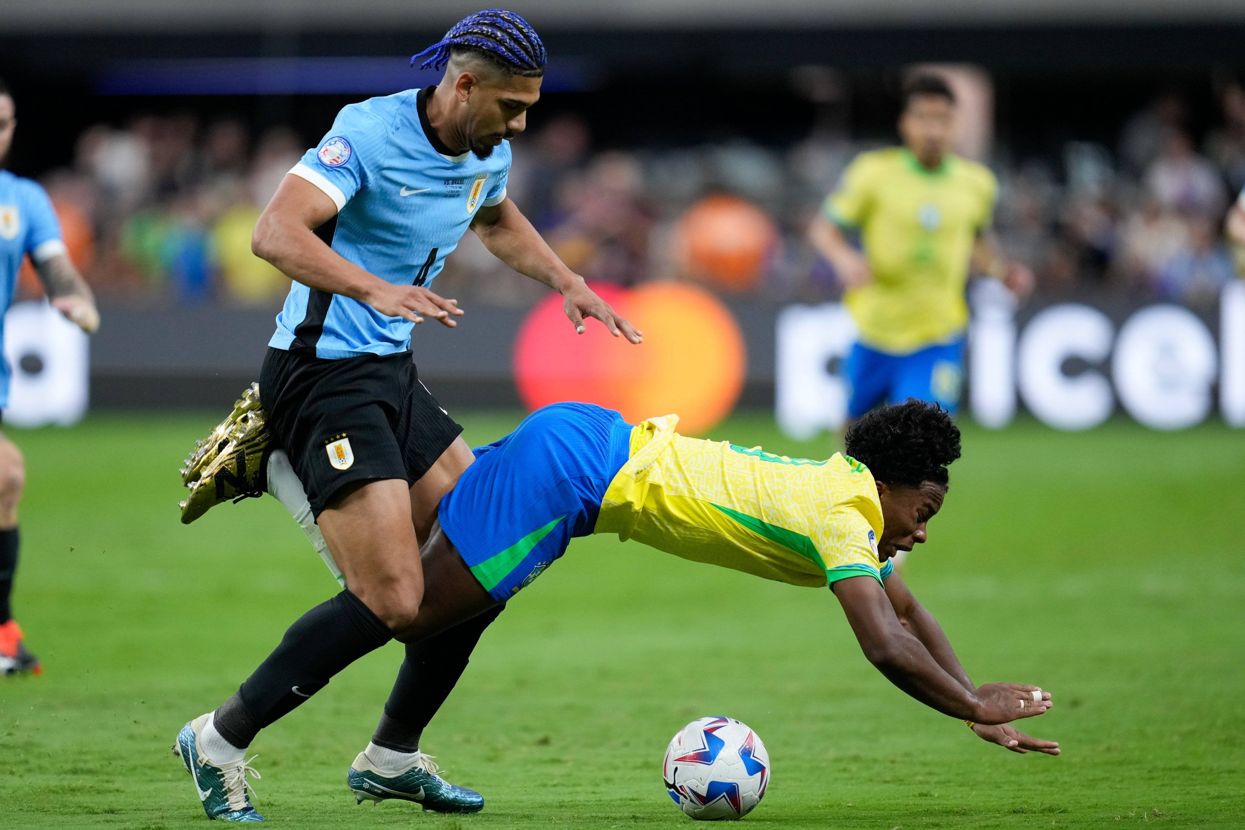 包含巴西豪取大胜克罗地亚，晋级美洲杯半决赛，强势领先的词条