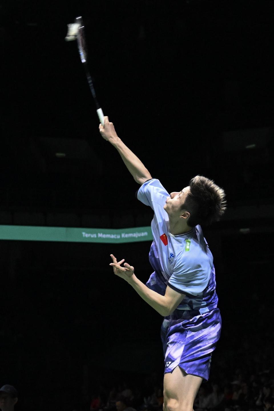 马来西亚羽毛球选手技惊四座，赢得掌声