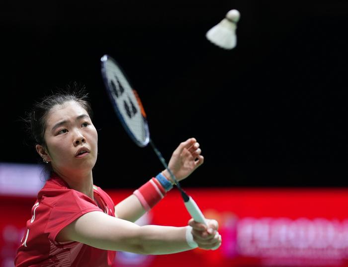 马来西亚羽毛球选手技惊四座，赢得掌声