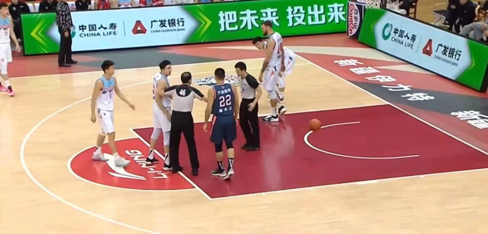 纷争不断！强队相遇称霸舞台