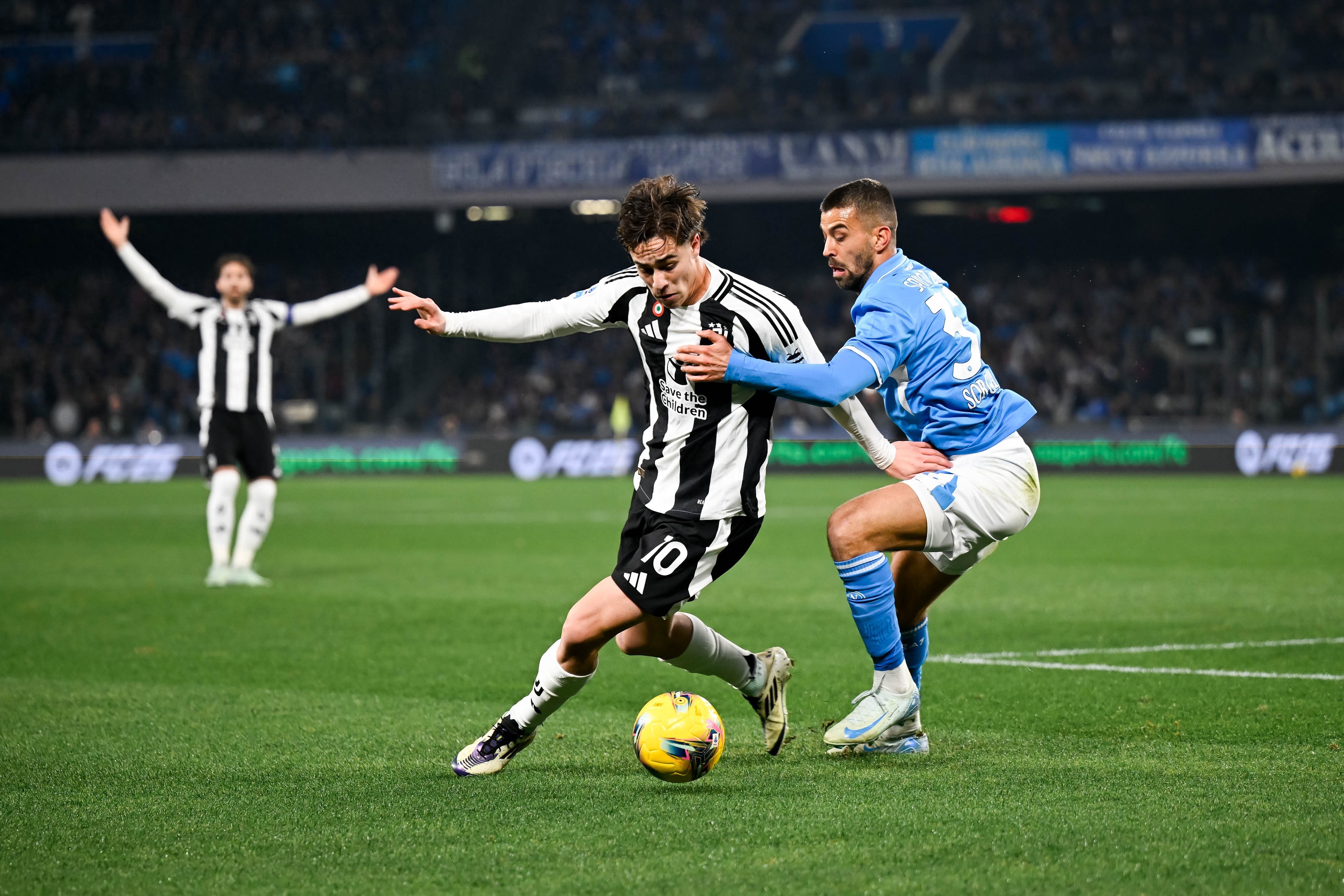 尤文主场小胜巴黎,挺进半决赛 尤文主场小胜巴黎,挺进半决赛