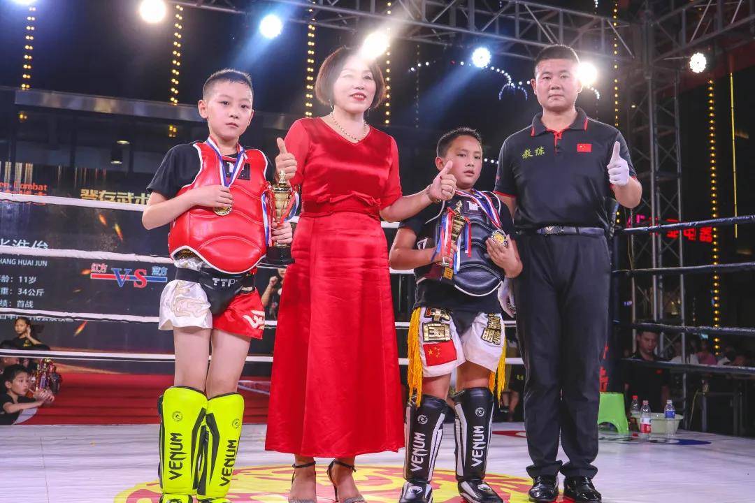 关于精神赛龄，足球场上的不败传奇的信息