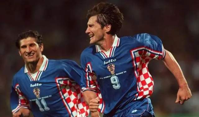 克罗地亚球队默契配合向前冲劲赢得青睐