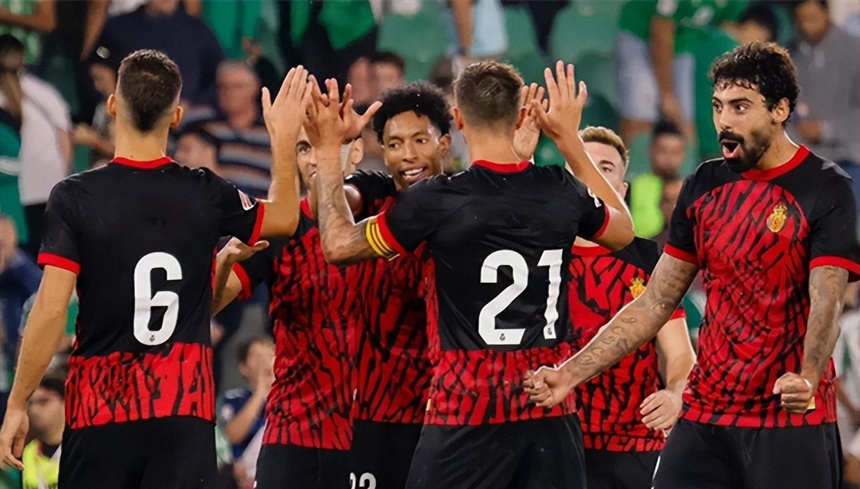 瓦拉多利德对塞维利亚,冲击头名的简单介绍 瓦拉多利德对塞维利亚,冲击头名的简单介绍