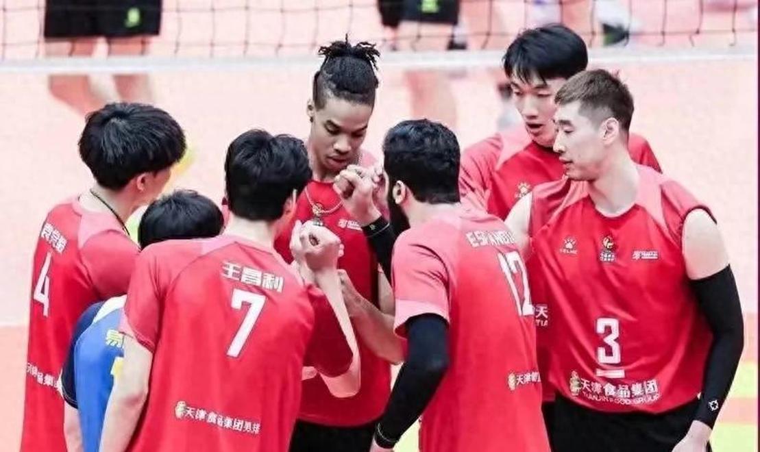 指向灯塔,精彩比赛吸引球迷狂热 指向灯塔,精彩比赛吸引球迷狂热