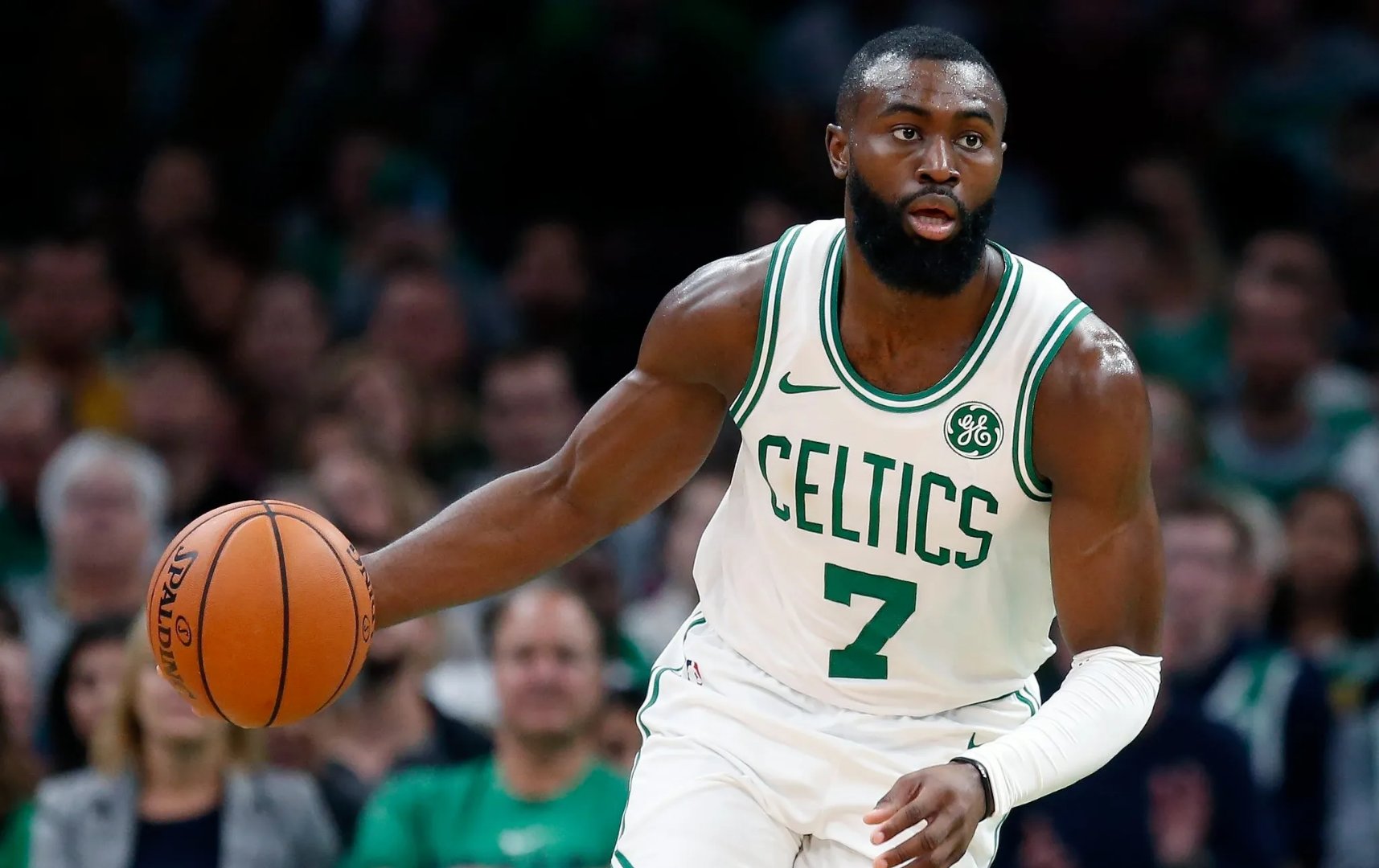 步行者负于篮网，霍勒迪表现出色