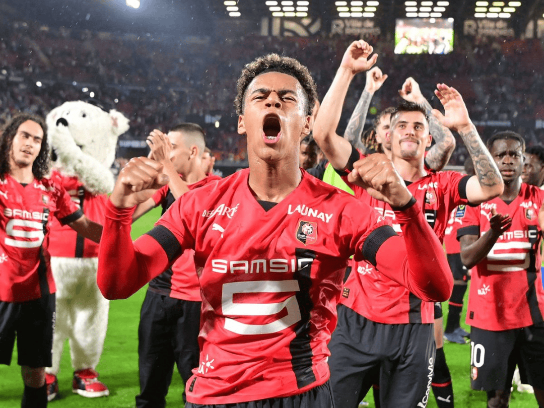 关于雷恩球员因伤提前下场,影响球队战术布局的信息 关于雷恩球员因伤提前下场,影响球队战术布局的信息