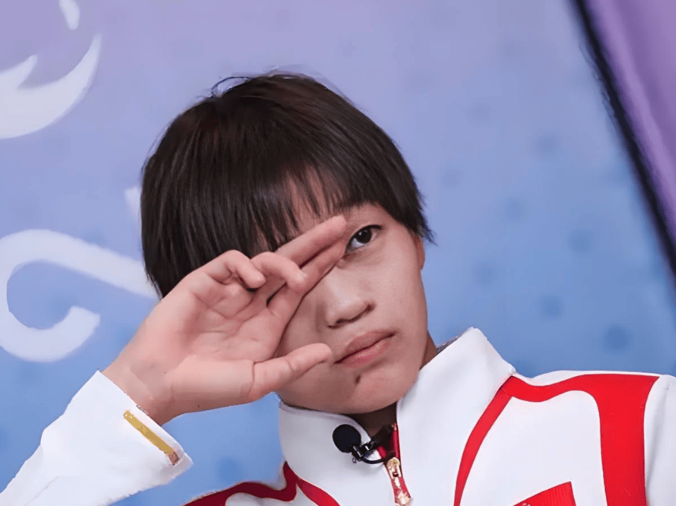 俄罗斯跳水选手完美表现，斩获金牌