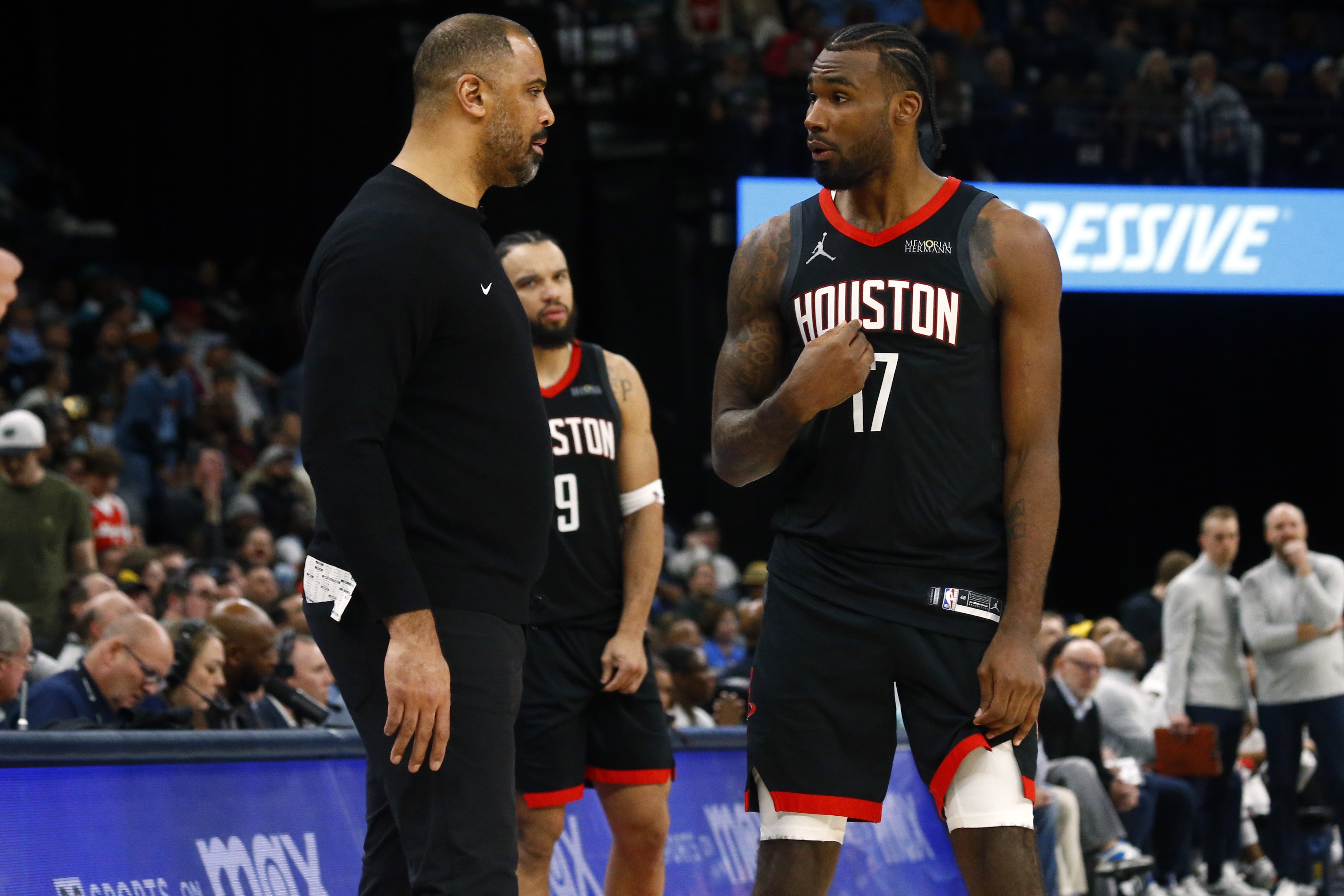 火箭队球员被发现与对手发生冲突，或将面临罚款的简单介绍