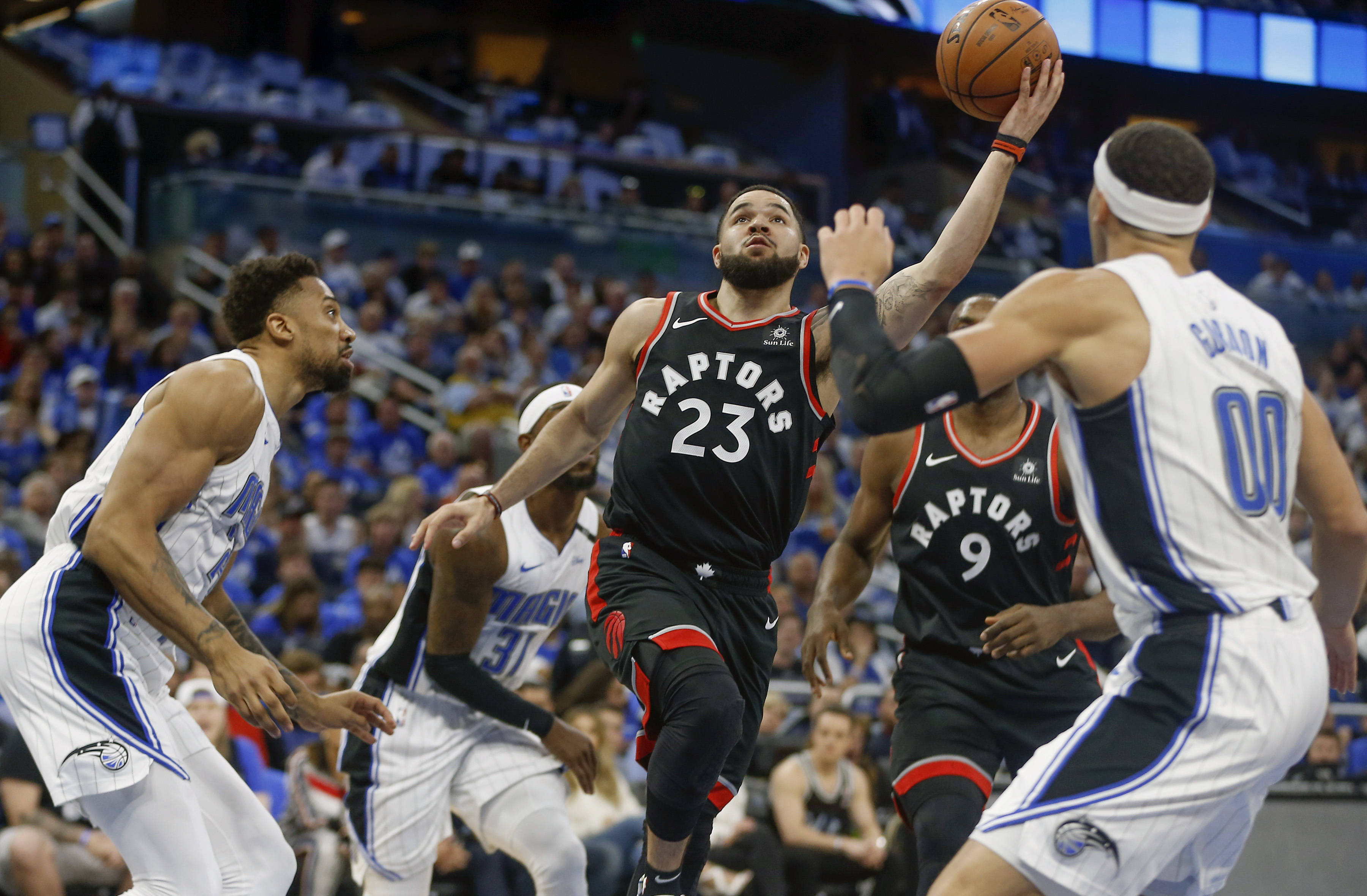 快船险胜黄蜂，比赛节奏令人热血沸腾的简单介绍