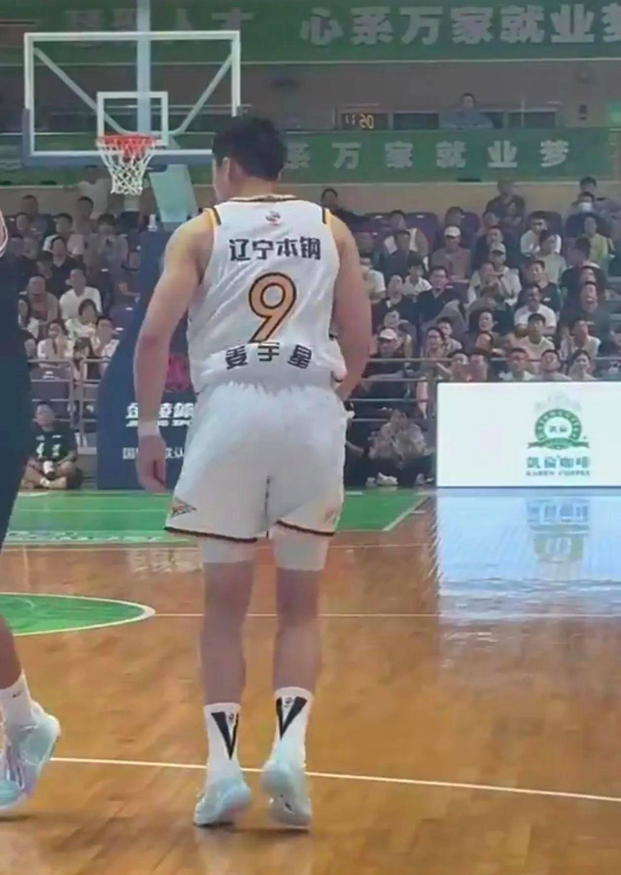 包含辽宁男篮大胜江苏男篮，取得三连胜的词条