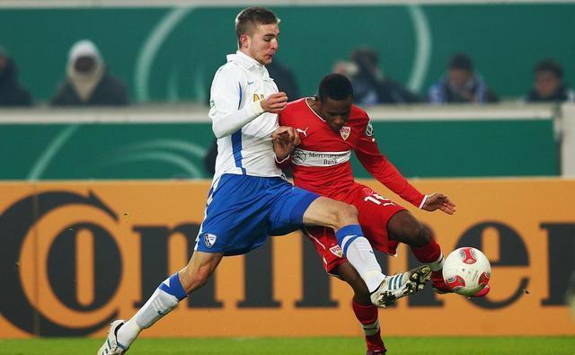 斯图加特主场大胜,斩获三分 斯图加特主场大胜,斩获三分