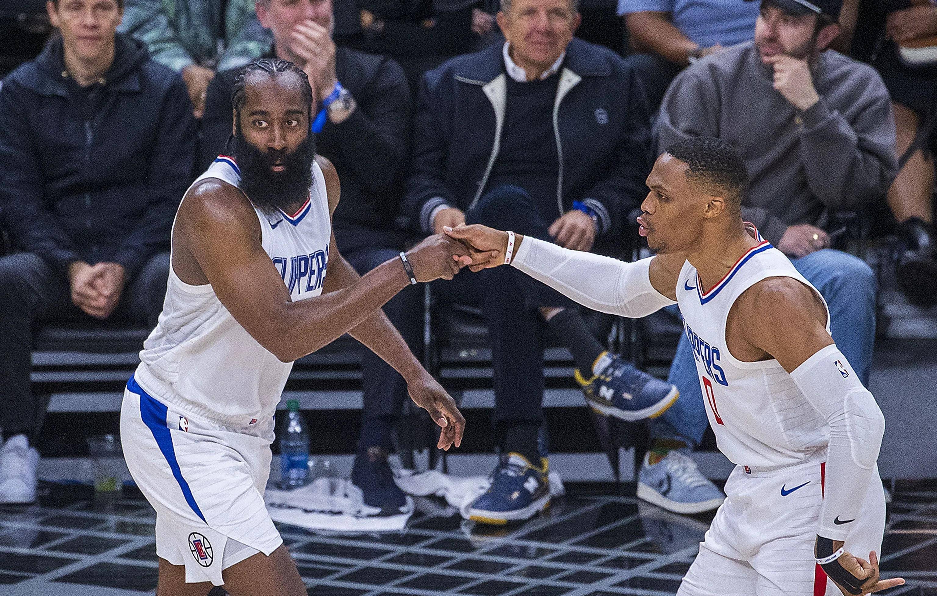 「快船击败雄鹿,保罗乔治合砍50分」 「快船击败雄鹿,保罗乔治合砍50分」