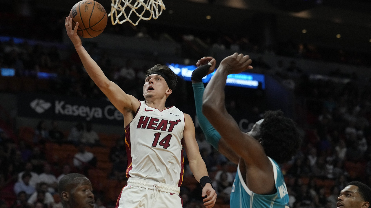 爵士险胜黄蜂，终结对手的连胜纪录