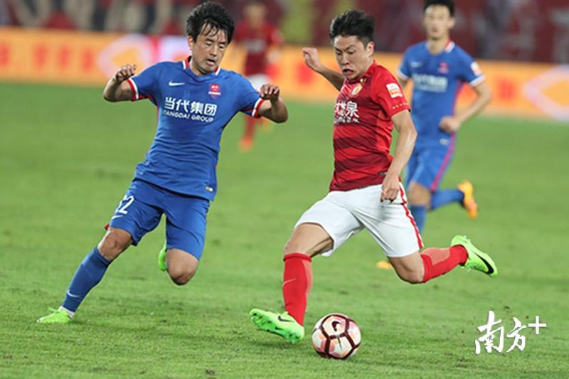 广州恒大豪取三连胜，力压对手登顶亚冠小组赛积分榜的简单介绍