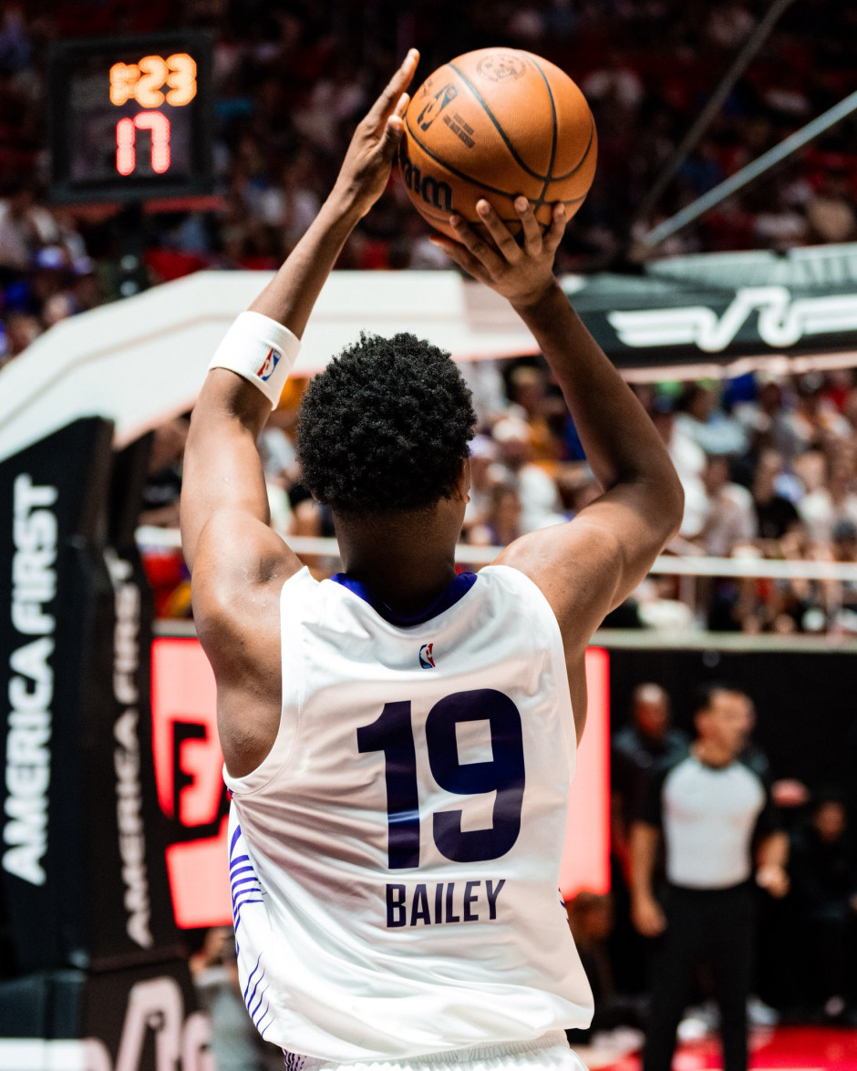 爵士险胜灰熊，米歇尔砍分疯狂