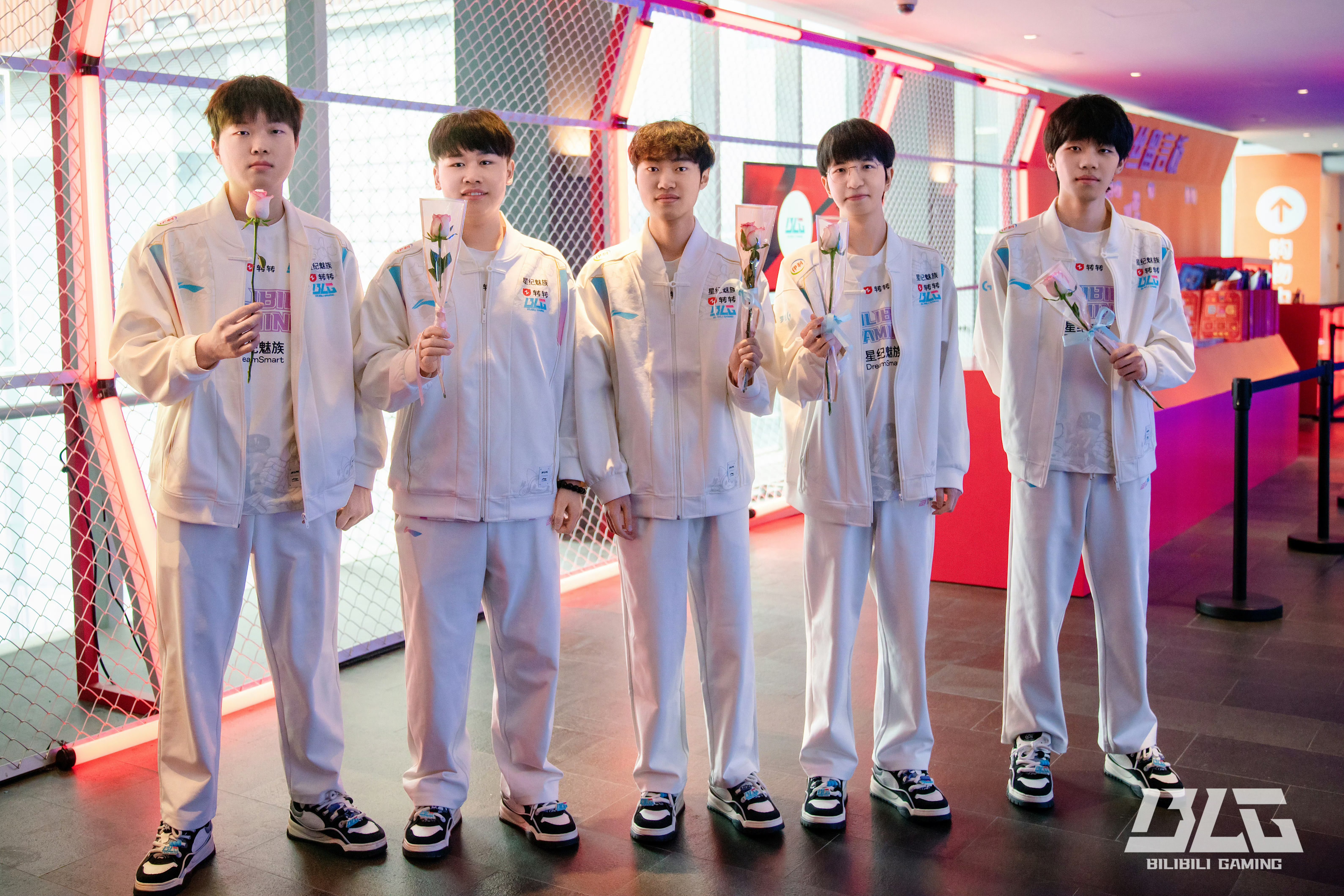 RNG绝杀CLG,Chovy线上压制力十足激烈交锋入围赛,强势挺进下一轮 RNG绝杀CLG,Chovy线上压制力十足激烈交锋入围赛,强势挺进下一轮