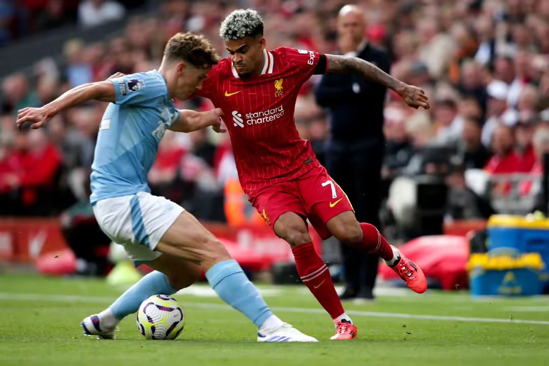 包含利物浦客场挑战拜仁慕尼黑，备受瞩目的足球比赛的词条