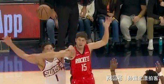 火箭碾压76人，布克点燃赛场