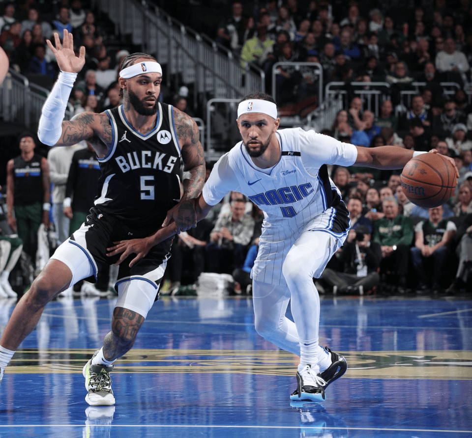 魔术鏖战雄鹿，拉文统治全场的简单介绍